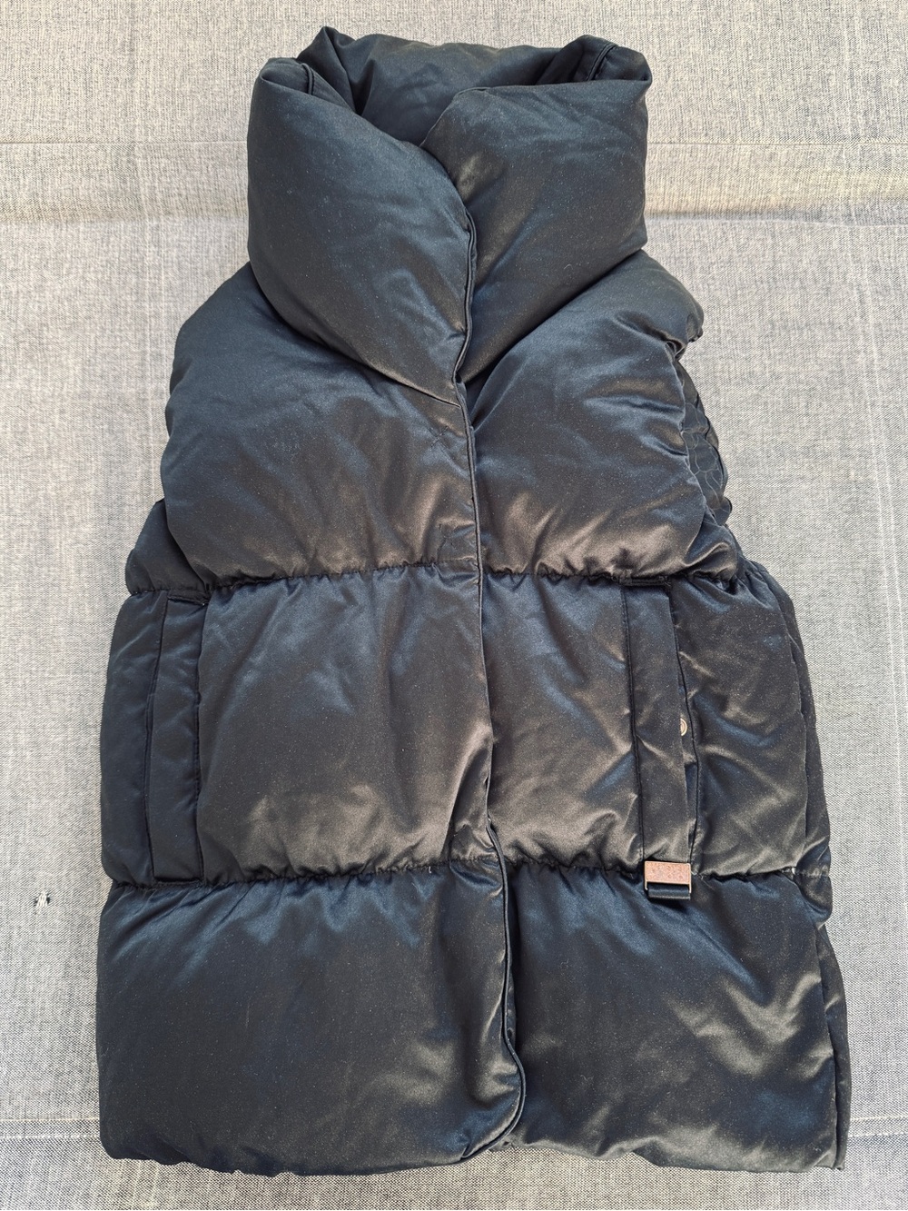 euc Wilfred by Aritzia womens down puffer high neck wrap black vest S Small